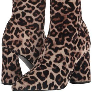 NWT Steve Madden Women's Valyant Ankle Boot, Leo Velvet, 10